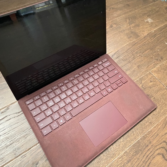 Microsoft Surface Laptop 2 - Picture 2 of 2